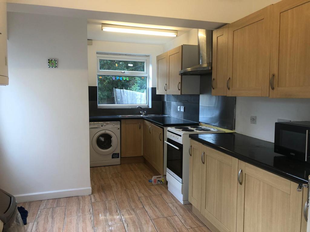 🌟 Double Room – Seven Sisters (N17 6EB)